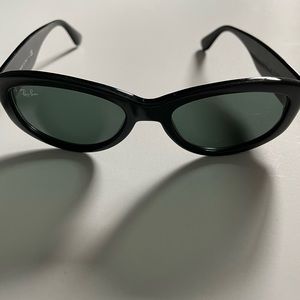 Ray-bam sunglasses. In perfect condition. Worn less than 5 times.